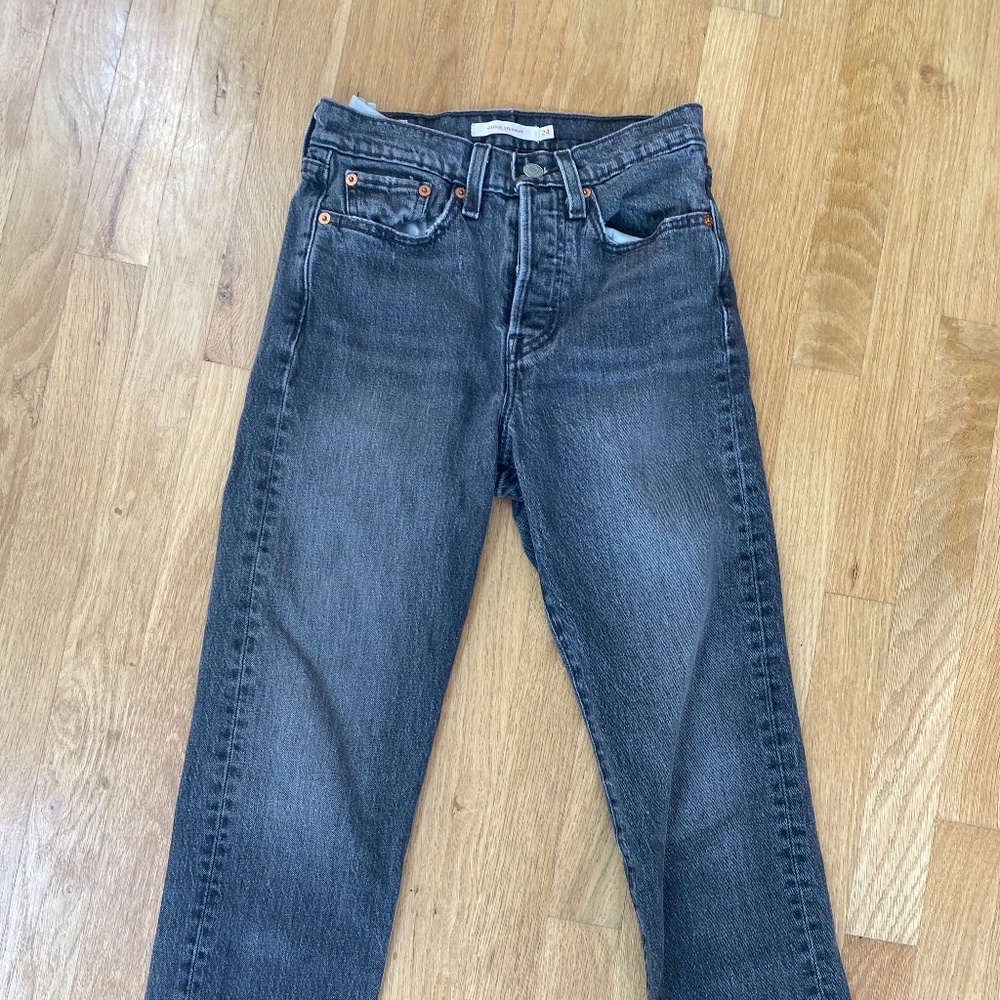 Dark Gray Wedgie Straight Ankle Levi’s Women’s Jean Size 24